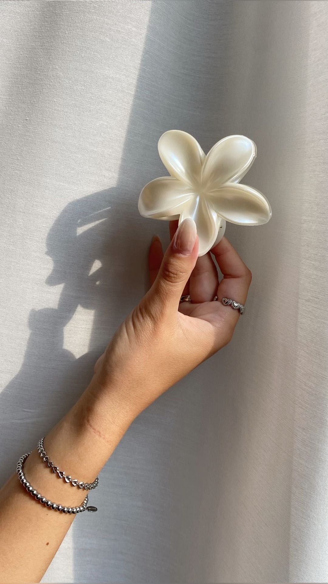 White flower hook para el cabello