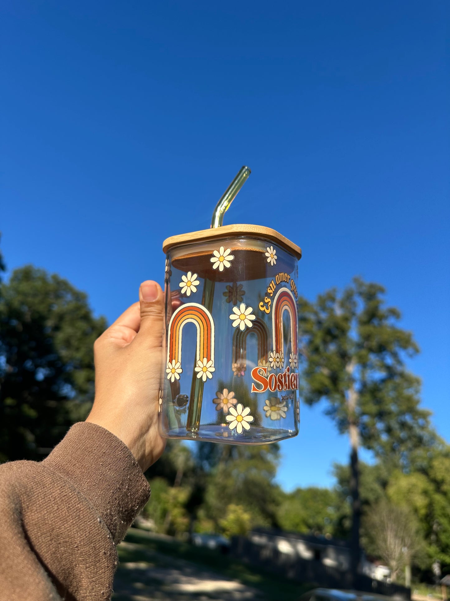 “Es su amor que me sostiene” taza de vidrio
