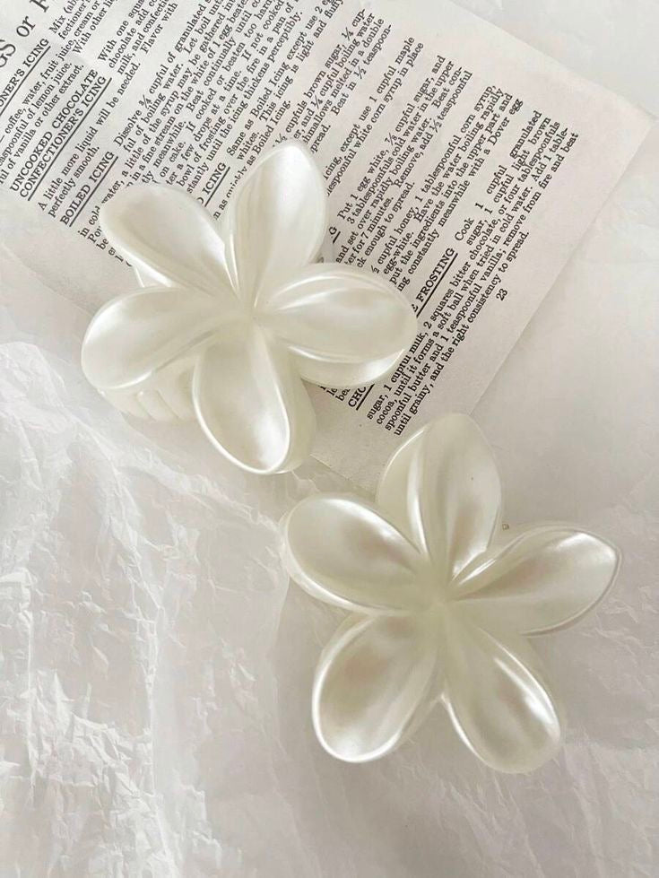 White flower hook para el cabello