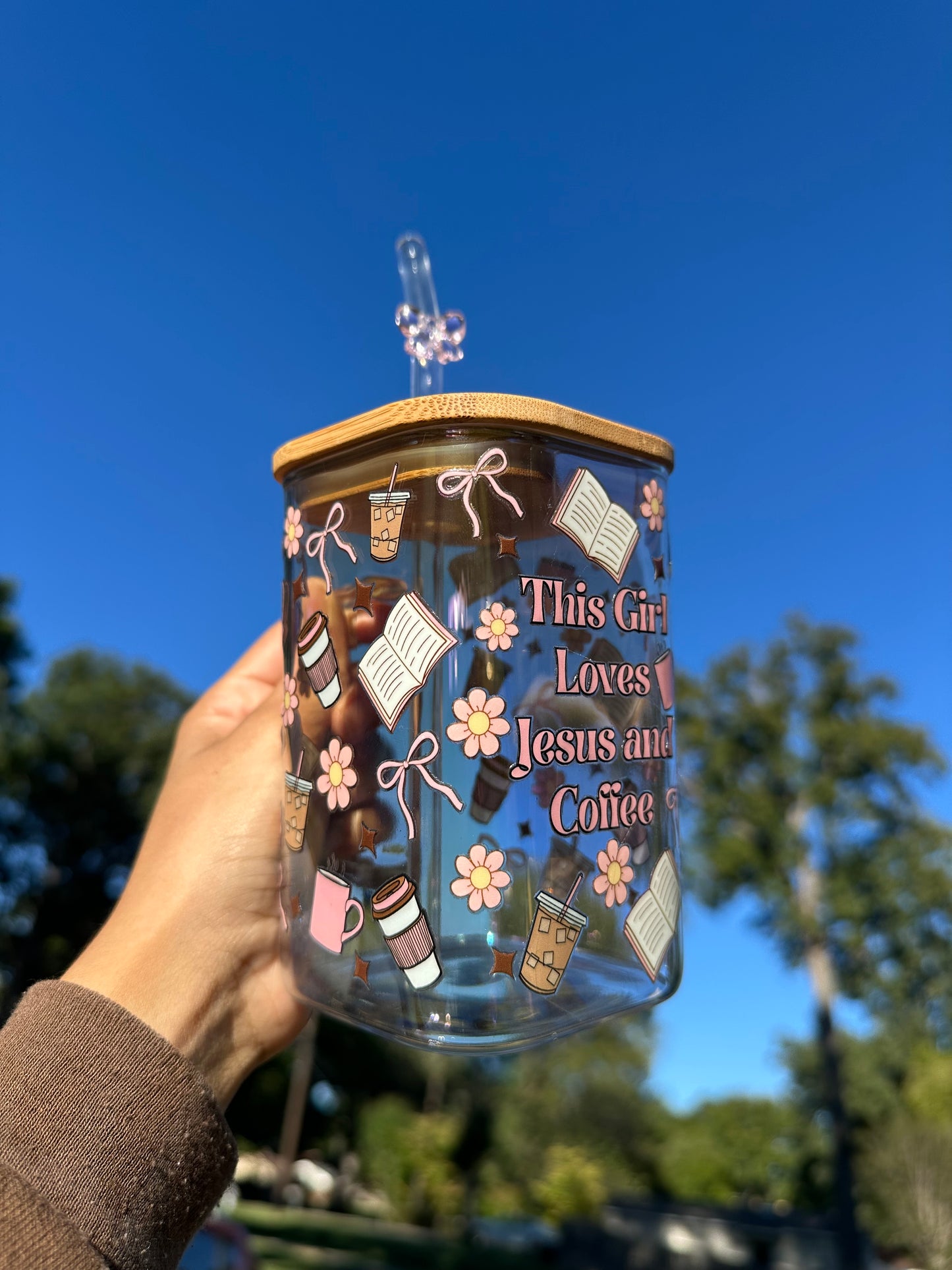 SET: “This girl loves Jesus & coffee”